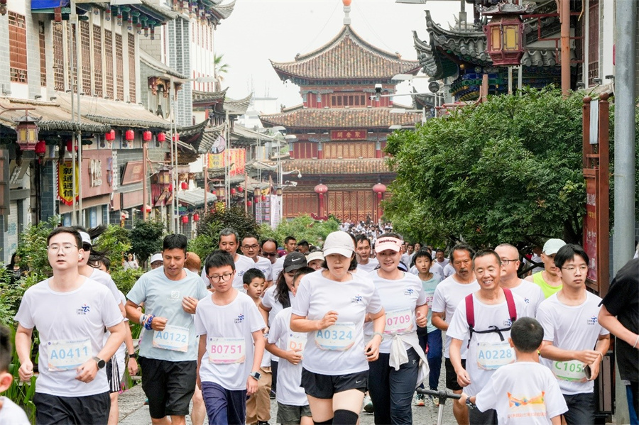 2024奔跑彩云南名城名镇领跑赛开启_新华网(图3)