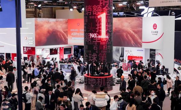 石头科技登顶2025上半年全球清洁机器人市场扫地机品类稳居第一(图4)